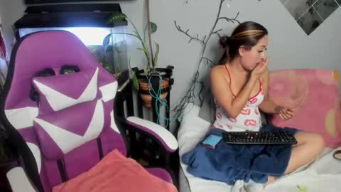 Snapshot of kamillaxx chatting on September 2025 11:43:01 PM Kamila online show from September 2025 11:43:01 PM