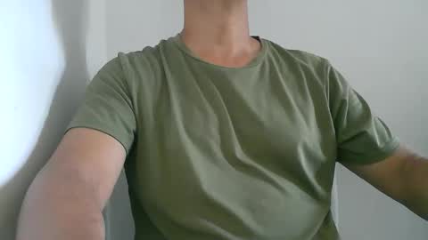 Snapshot of kamilo69_ chatting on December 2025 07:43:02 PM Kamilo online show from December 2025 07:43:02 PM