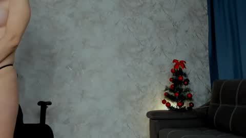 Snapshot of kaow65 chatting on December 2024 01:37:02 AM Emma online show from December 2024 01:37:02 AM
