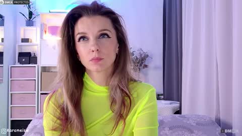 Julia online show from October 2025 09:42:01 PM