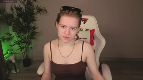 Snapshot of karen_mist chatting on June 2026 01:18:01 AM karen_mist online show from June 2026 01:18:01 AM