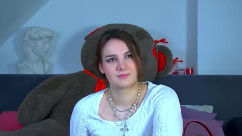 Karen online show from November 2025 06:41:02 PM