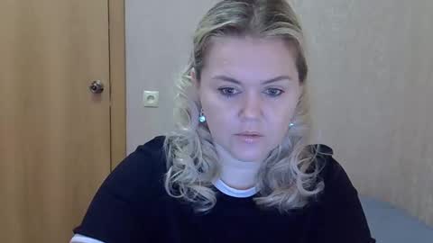 karennelsonx online show from April 2026 08:37:01 AM