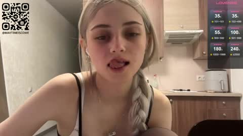Snapshot of karensimilton chatting on May 2026 04:11:02 PM May online show from May 2026 04:11:02 PM
