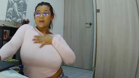 Snapshot of karihotson chatting on February 2026 03:39:01 AM kari online show from February 2026 03:39:01 AM