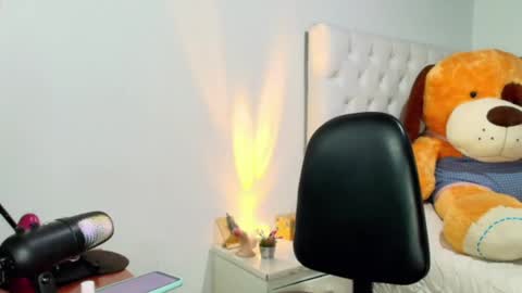 Snapshot of karina_pretty chatting on May 2026 12:12:02 PM karina online show from May 2026 12:12:02 PM