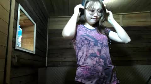 Elisa online show from December 2025 04:18:02 AM