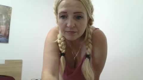 Snapshot of karisha_hot chatting on October 2025 08:33:01 AM Karisha hot online show from October 2025 08:33:01 AM
