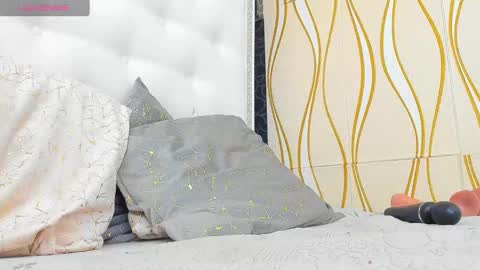 KARISSIA online show from January 2025 12:02:02 PM