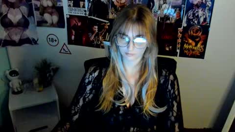 Snapshot of karla_flower chatting on October 2025 12:06:01 PM Karla online show from October 2025 12:06:01 PM