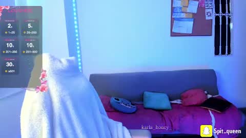 Snapshot of karla_honey_ chatting on June 2026 01:31:02 PM Karla online show from June 2026 01:31:02 PM