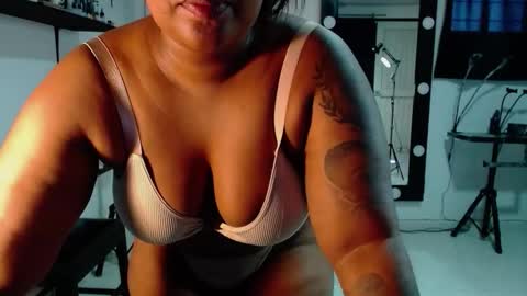 karlaluann online show from October 2025 11:44:01 AM