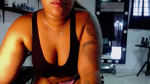 karlaluann online show from November 2025 01:44:01 PM