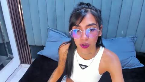 karlaslutskinny__ online show from April 2026 08:31:01 PM