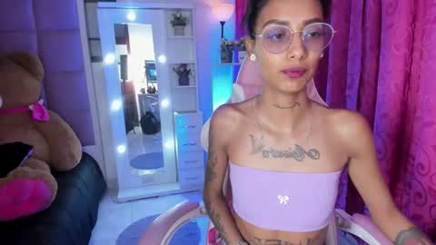 karlaslutskinny__ online show from April 2026 07:40:02 PM