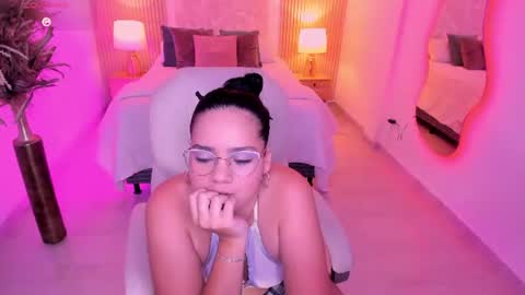 Snapshot of karlie_small chatting on June 2026 08:24:02 PM Karli online show from June 2026 08:24:02 PM