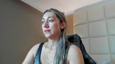 karlyy_ online show from November 2025 01:55:01 AM