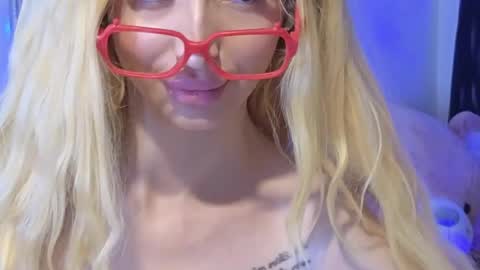 Julia online show from March 2026 01:39:01 PM