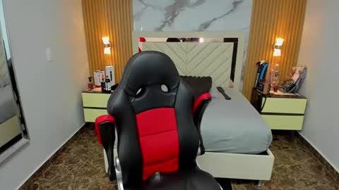 Karol and Luna online show from October 2025 07:51:01 PM