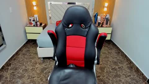 Karol and Luna online show from December 2025 06:58:02 PM