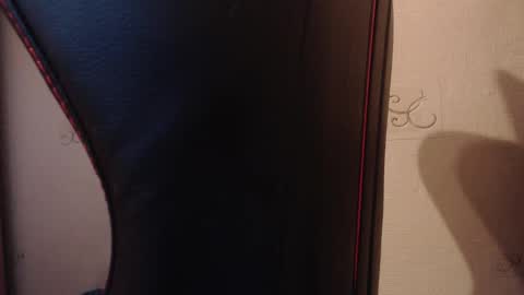 Karol  online show from November 2025 10:37:01 PM