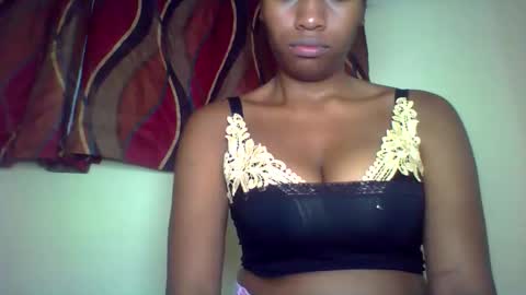 Snapshot of karoliee chatting on June 2026 05:19:01 PM karoliee online show from June 2026 05:19:01 PM