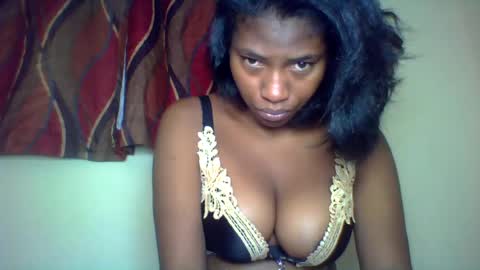 Snapshot of karoliee chatting on June 2026 09:23:01 AM karoliee online show from June 2026 09:23:01 AM