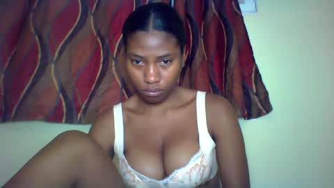 Snapshot of karoliee chatting on June 2026 09:14:01 AM karoliee online show from June 2026 09:14:01 AM