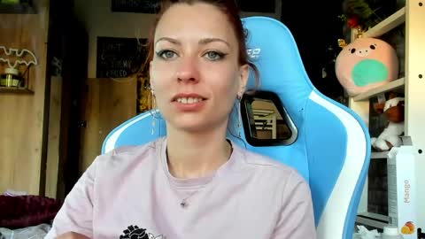 Snapshot of karoline121 chatting on May 2026 04:20:02 AM karoline121 online show from May 2026 04:20:02 AM