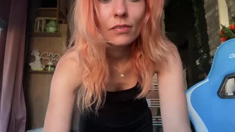 Snapshot of karoline121 chatting on May 2026 07:35:02 AM karoline121 online show from May 2026 07:35:02 AM