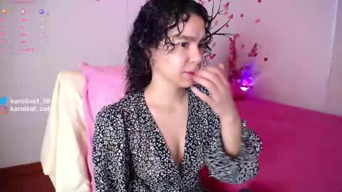 Karolina 3 online show from October 2025 01:37:01 PM