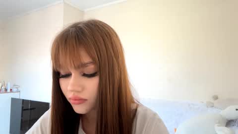 Mia online show from October 2025 08:17:01 AM