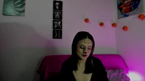 kassandra james online show from October 2025 12:01:02 PM