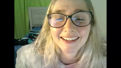 Snapshot of kat_pp chatting on October 2025 12:00:01 AM Kati online show from October 2025 12:00:01 AM