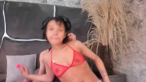 Snapshot of katalellaandlayan chatting on December 2025 01:29:01 PM Kata And Layan online show from December 2025 01:29:01 PM