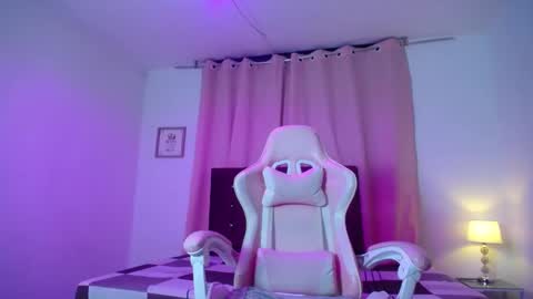 Snapshot of katalina_miles chatting on December 2024 07:32:01 AM Katalina Miles online show from December 2024 07:32:01 AM