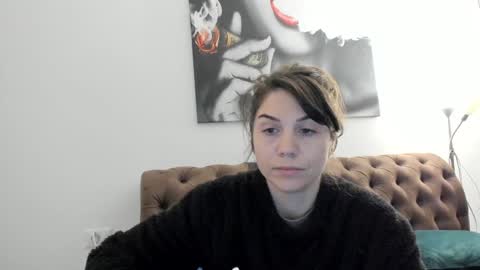 Snapshot of katarina_blades chatting on January 2025 09:43:02 PM online show from January 2025 09:43:02 PM