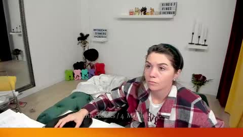 Snapshot of katarina_blades chatting on March 2025 07:11:02 PM online show from March 2025 07:11:02 PM