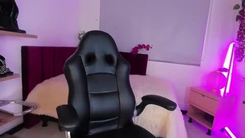 Snapshot of kate_crown chatting on February 2025 12:36:01 PM Kate Crown online show from February 2025 12:36:01 PM