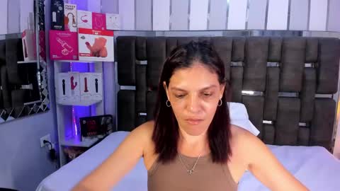 Snapshot of kate_roose chatting on June 2026 08:47:02 PM kate_roose online show from June 2026 08:47:02 PM
