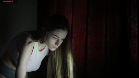 Snapshot of kate_swon chatting on June 2026 04:37:01 AM Kate online show from June 2026 04:37:01 AM