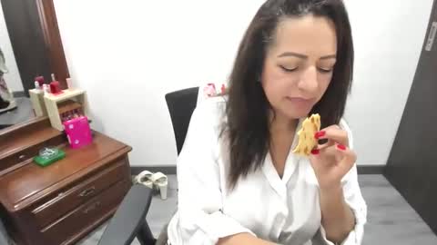 Snapshot of katerinamilf_ chatting on March 2026 03:35:02 PM kata online show from March 2026 03:35:02 PM