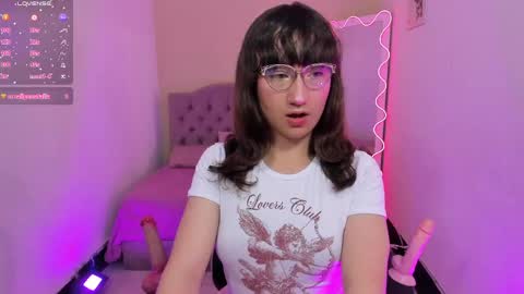 Snapshot of katherine_tay chatting on May 2026 06:20:01 PM KATHERINE online show from May 2026 06:20:01 PM