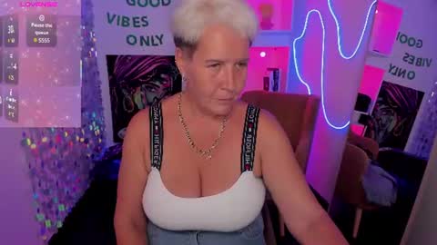 Snapshot of kathy_sunn chatting on August 2026 12:14:02 PM Kathy online show from August 2026 12:14:02 PM