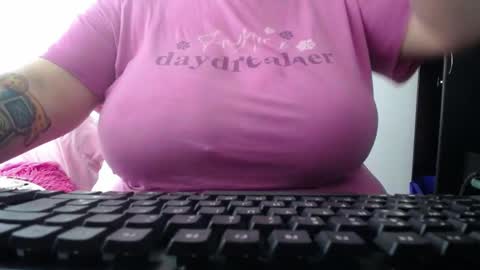 Snapshot of kathybigboobsbbw_ chatting on December 2024 02:16:01 PM kathybigboobsbbw_ online show from December 2024 02:16:01 PM