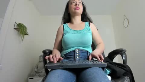 Katia  online show from November 2025 11:22:01 AM