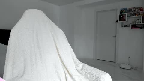 Katrin online show from November 2025 07:28:01 AM