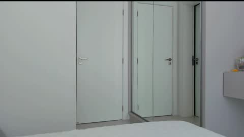 Katrin online show from March 2026 04:18:02 PM