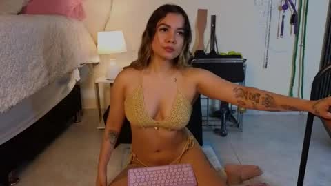 Snapshot of katt_bdsm chatting on April 2026 11:52:02 AM Katt online show from April 2026 11:52:02 AM