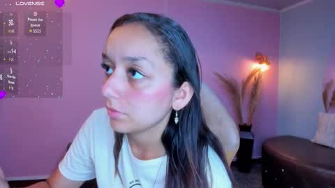 Snapshot of katy_sweet19 chatting on November 2025 06:18:02 PM Katy online show from November 2025 06:18:02 PM